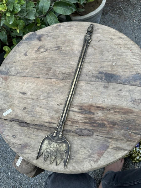 Antique Man Figure Tribal Brass Back Scratcher – Handcrafted Ethnic Rare Old